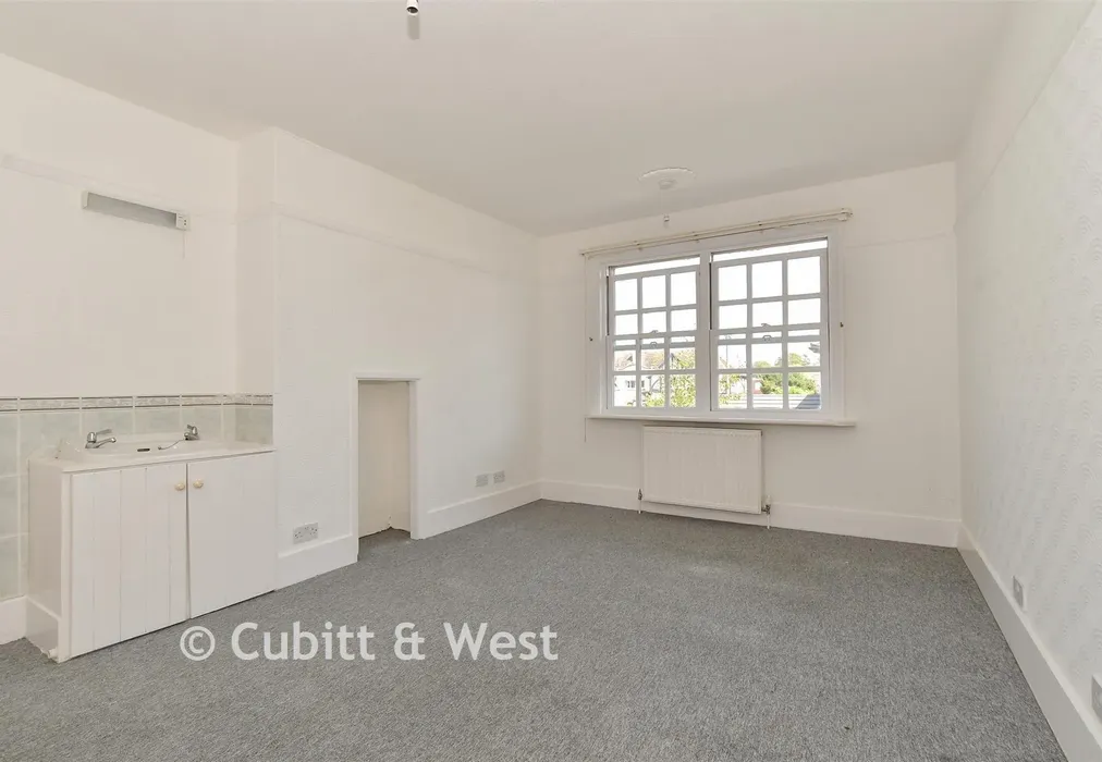 Bedroom 1 - Tennyson Road, Bognor Regis, West Sussex - Wards of Kent