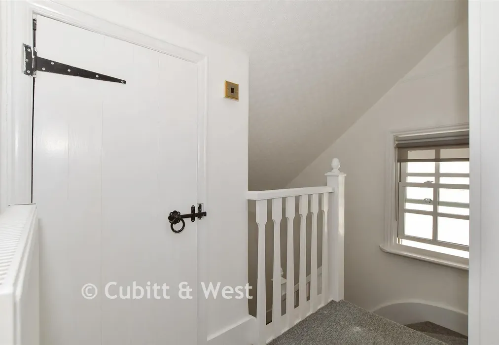 Landing - Tennyson Road, Bognor Regis, West Sussex - Wards of Kent
