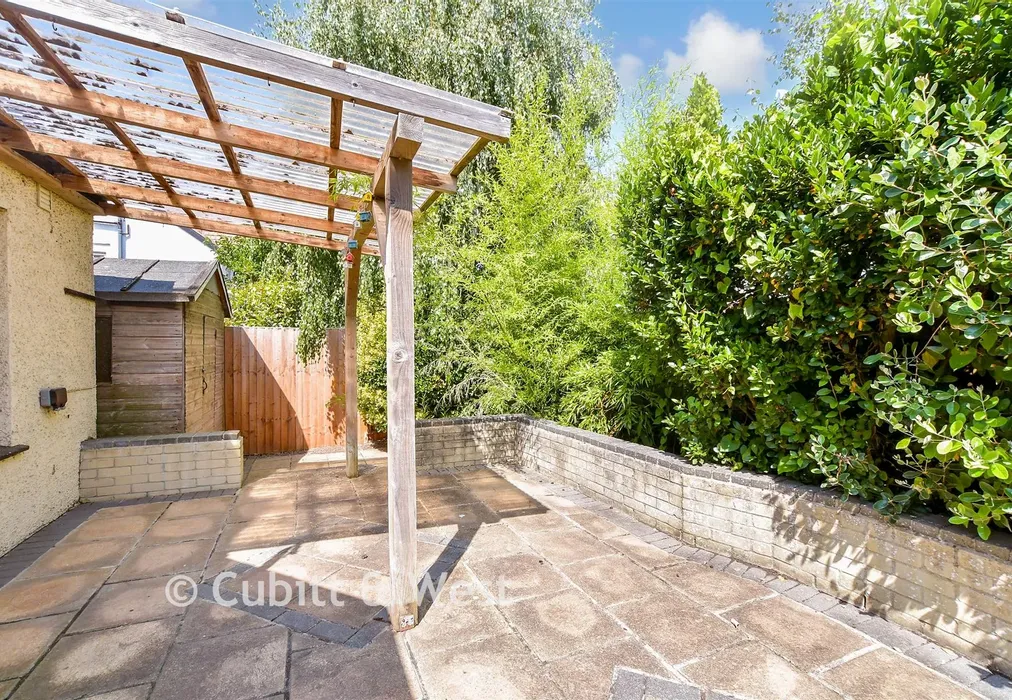 Rear Garden - Tennyson Road, Bognor Regis, West Sussex - Wards of Kent