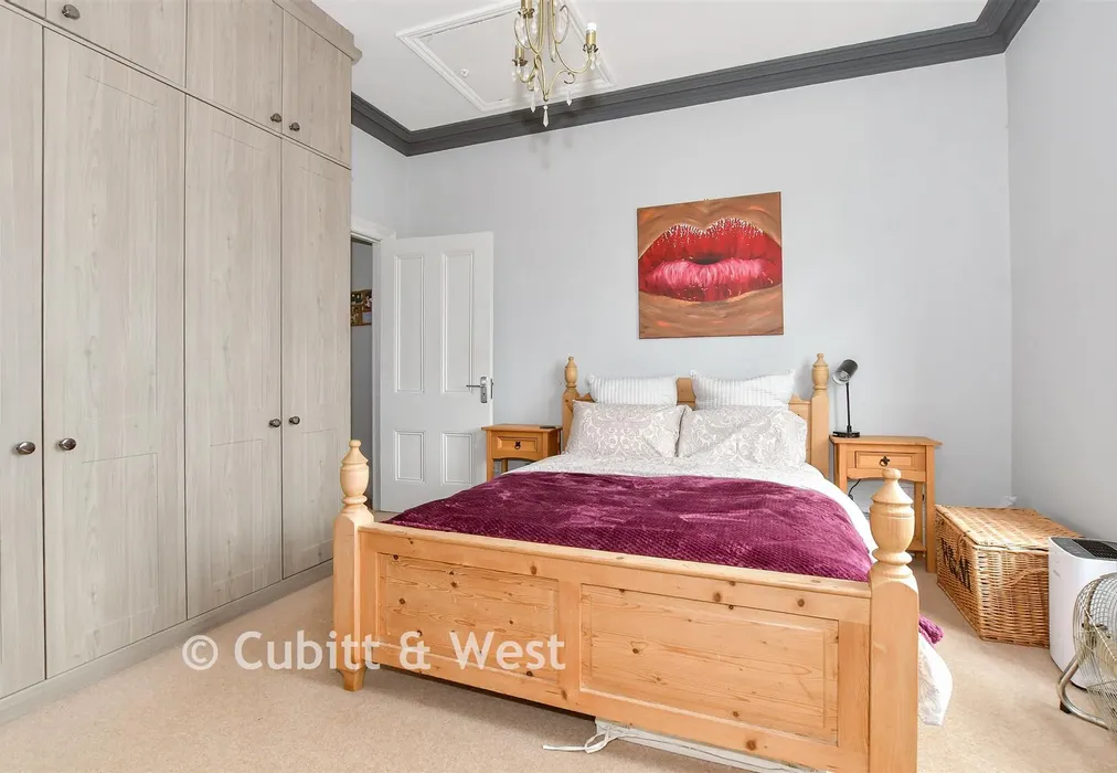 Bedroom 1 - Guildford Road, Loxwood, West Sussex - Wards of Kent