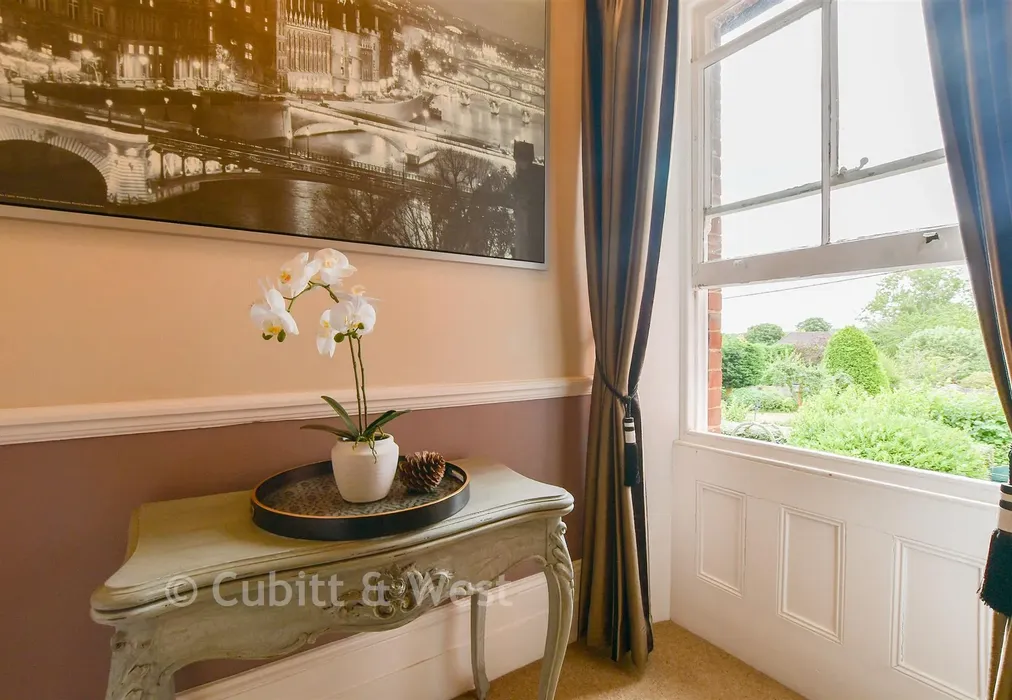 Communal Entrance - Guildford Road, Loxwood, West Sussex - Wards of Kent