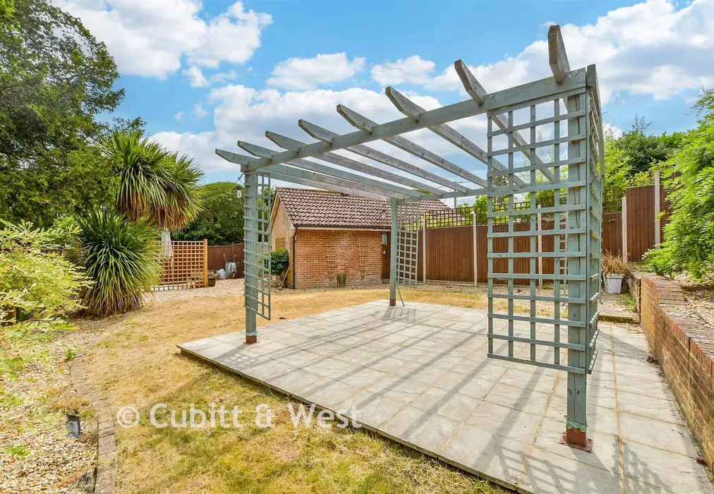 Rear Garden - Guildford Road, Loxwood, West Sussex - Wards of Kent