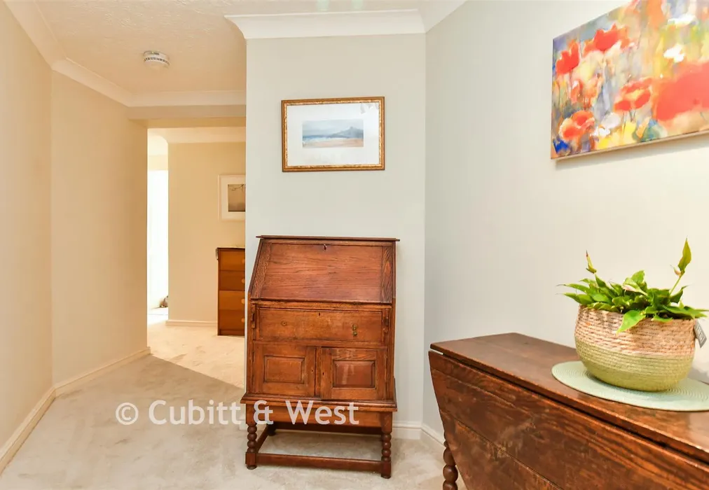 Hallway - Nizells Avenue, Hove, East Sussex - Wards of Kent