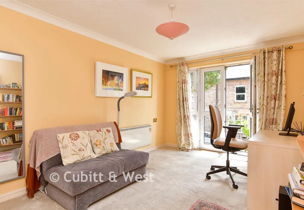 Bedroom 1 - Nizells Avenue, Hove, East Sussex - Wards of Kent