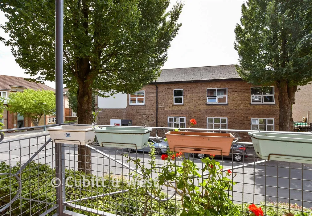 Balcony - Nizells Avenue, Hove, East Sussex - Wards of Kent