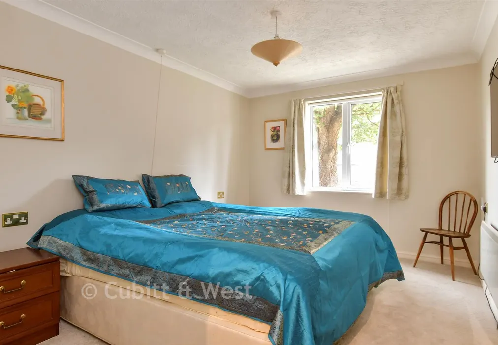 Bedroom 2 - Nizells Avenue, Hove, East Sussex - Wards of Kent