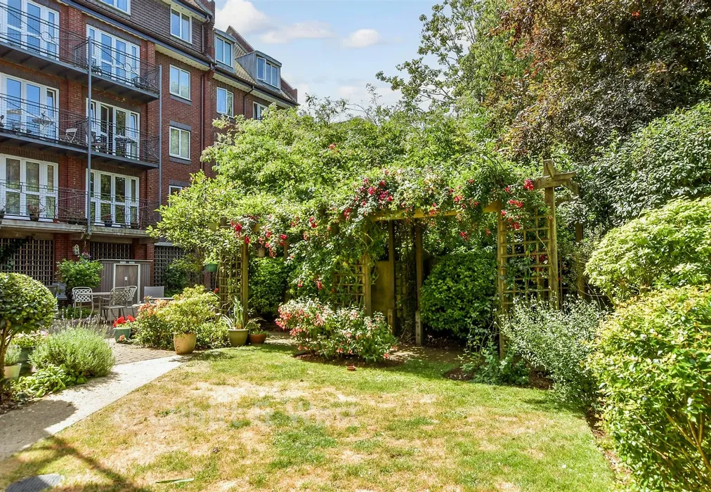 Communal Gardens - Nizells Avenue, Hove, East Sussex - Wards of Kent