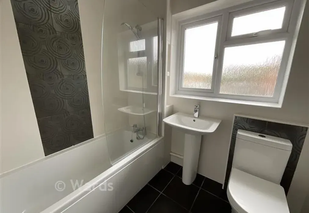 Bathroom - Blake Drive, Larkfield, Kent - Wards of Kent