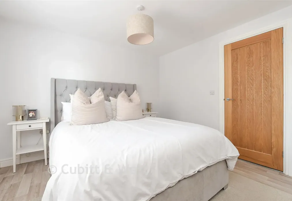 Bedroom 1 - Church Street, Rudgwick, West Sussex - Wards of Kent