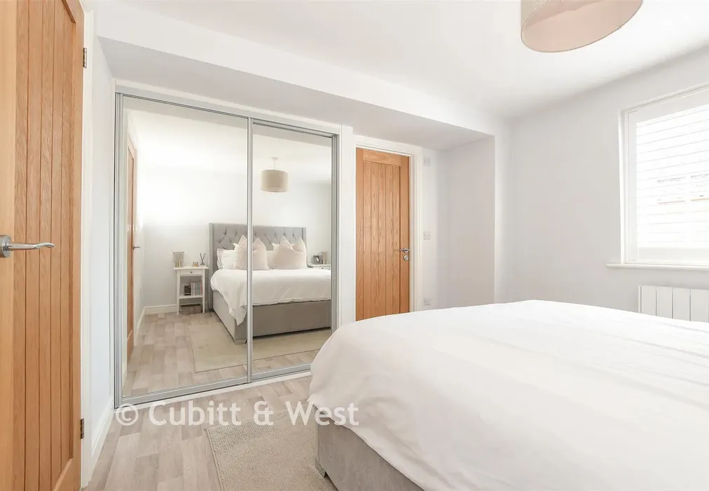 Bedroom 1 - Church Street, Rudgwick, West Sussex - Wards of Kent