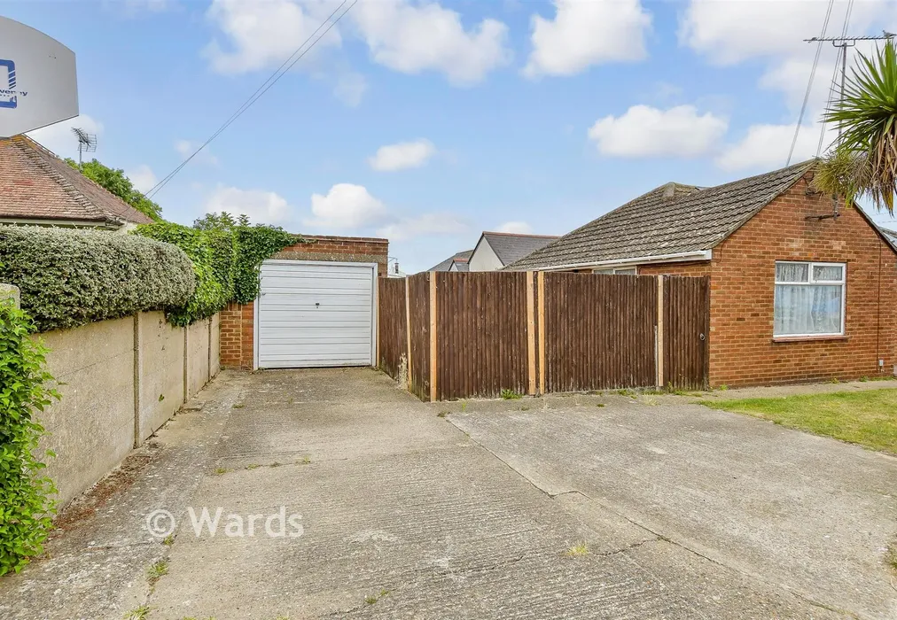 Driveway/Parking - Vauxhall Avenue, Herne Bay, Kent - Wards of Kent