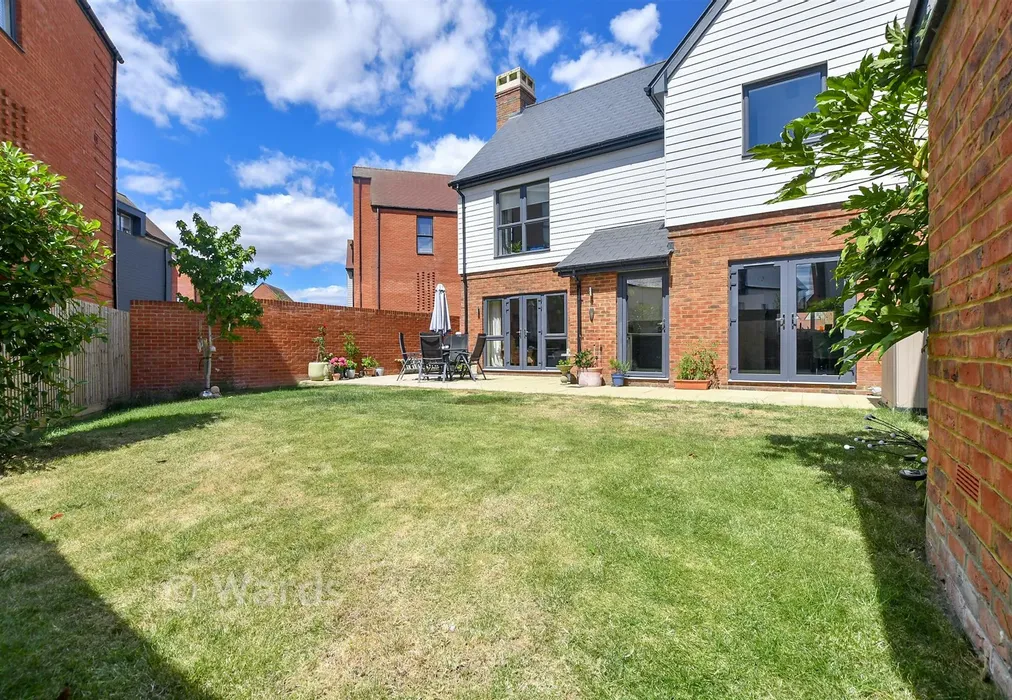 Rear Garden - Highwood Drive, Chilmington Green, Kent - Wards of Kent