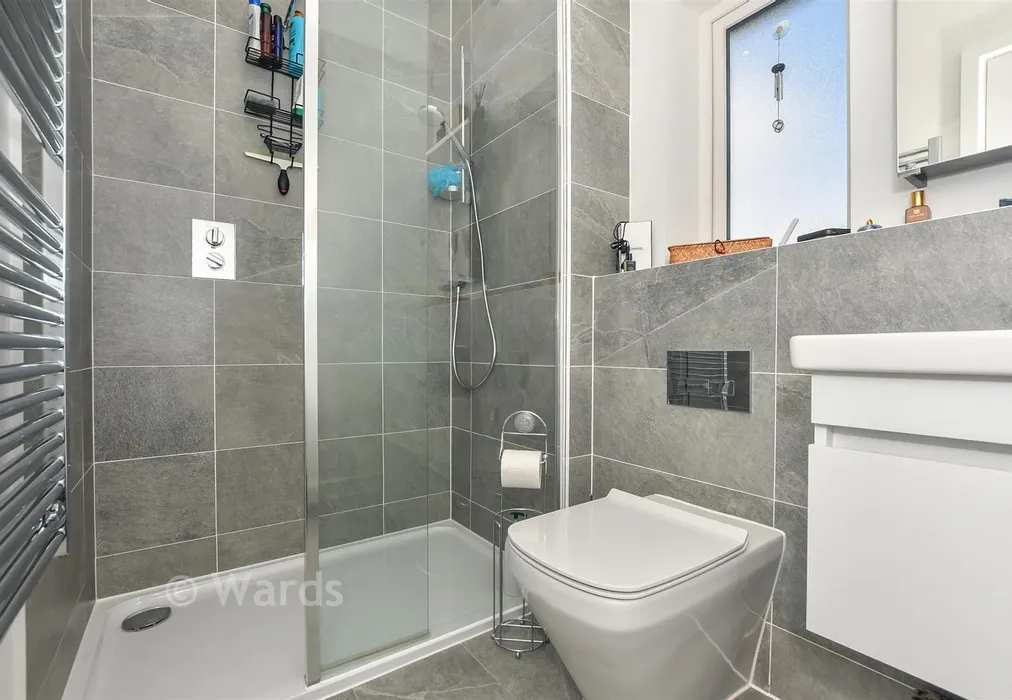 En-Suite - Highwood Drive, Chilmington Green, Kent - Wards of Kent