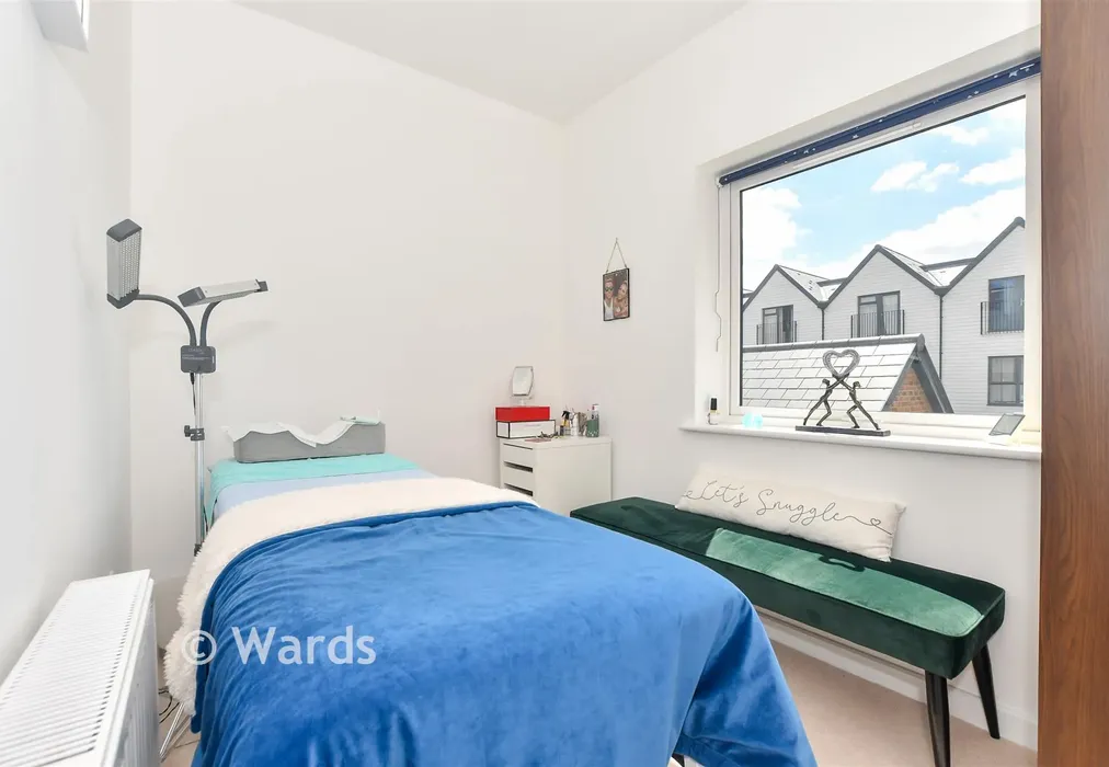 Bedroom 4 - Highwood Drive, Chilmington Green, Kent - Wards of Kent