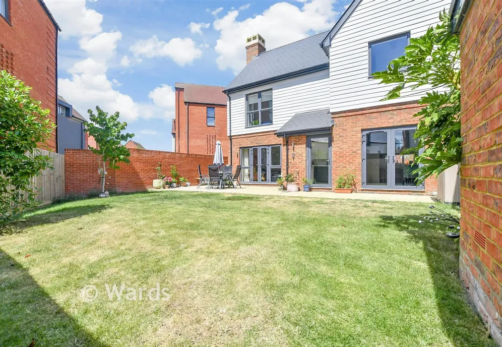 Rear Garden - Highwood Drive, Chilmington Green, Kent - Wards of Kent