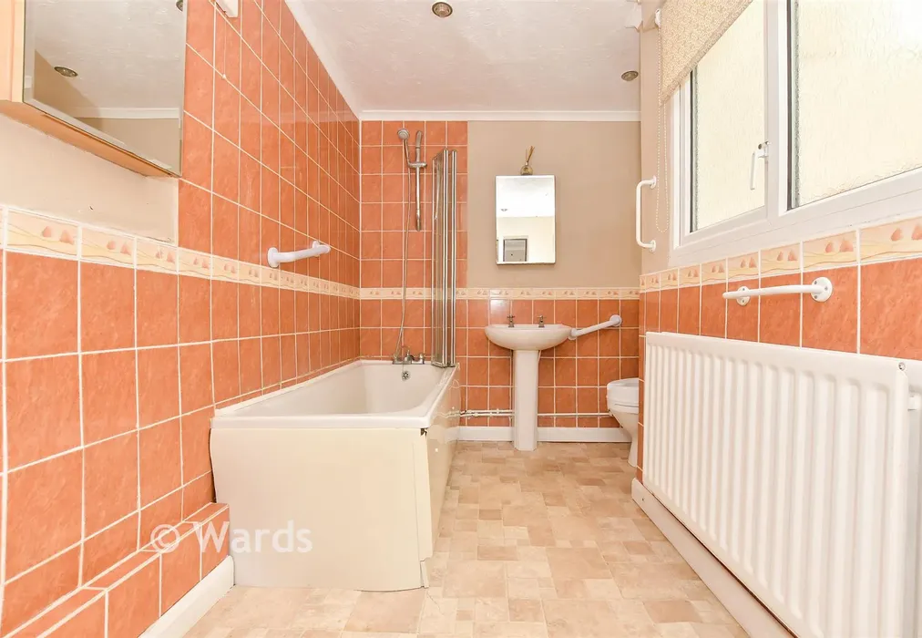 Bathroom - Eric Road, Dover, Kent - Wards of Kent