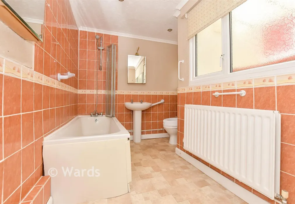 Bathroom - Eric Road, Dover, Kent - Wards of Kent