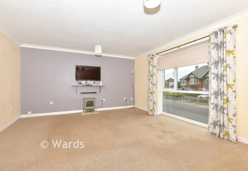 Lounge - Pier Avenue, Whitstable, Kent - Wards of Kent
