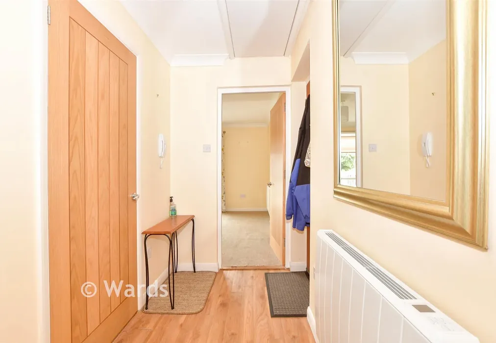 Hallway - Pier Avenue, Whitstable, Kent - Wards of Kent
