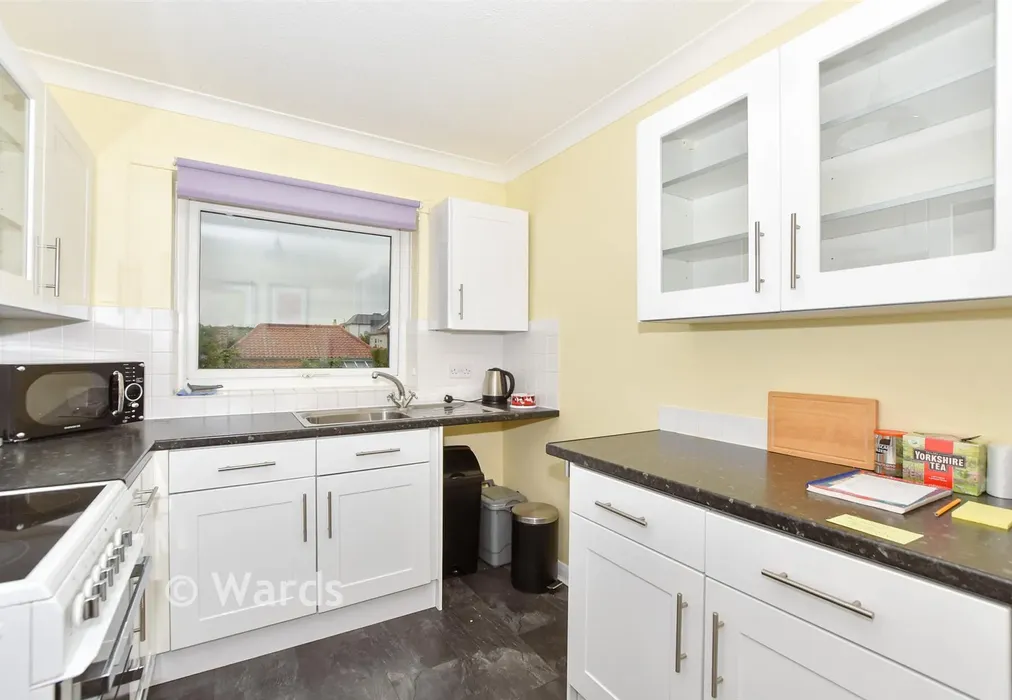 Kitchen - Pier Avenue, Whitstable, Kent - Wards of Kent