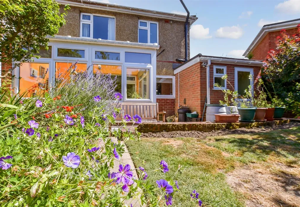 External Lifestyle Photograph - Minnis Lane, Dover, Kent - Wards of Kent