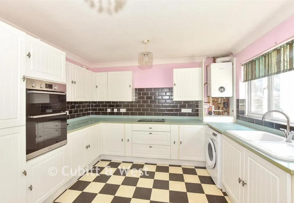 Kitchen - Victoria Street, Portsmouth, Hampshire - Wards of Kent