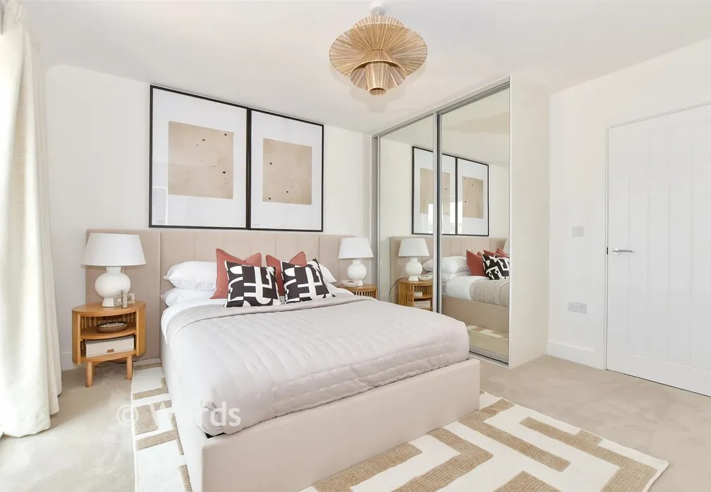 Bedroom 1 - The Sandling, Sutherland Park, Boundary Road, Hythe, Kent - Wards of Kent