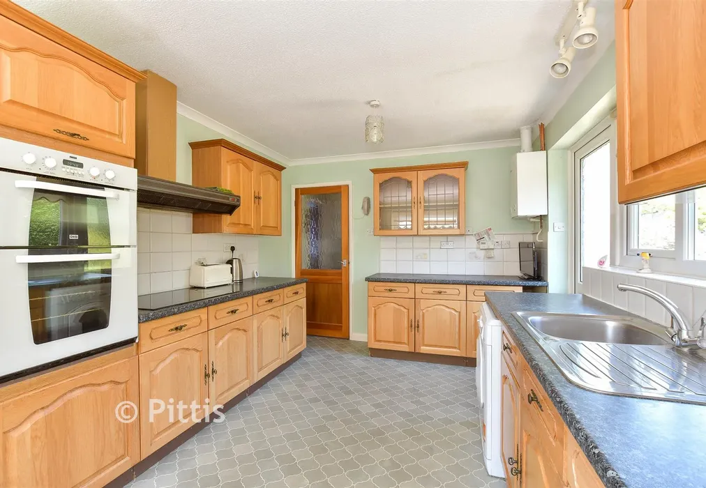 Kitchen/Dining Room - Kestrel Close, Lake, Isle of Wight - Wards of Kent