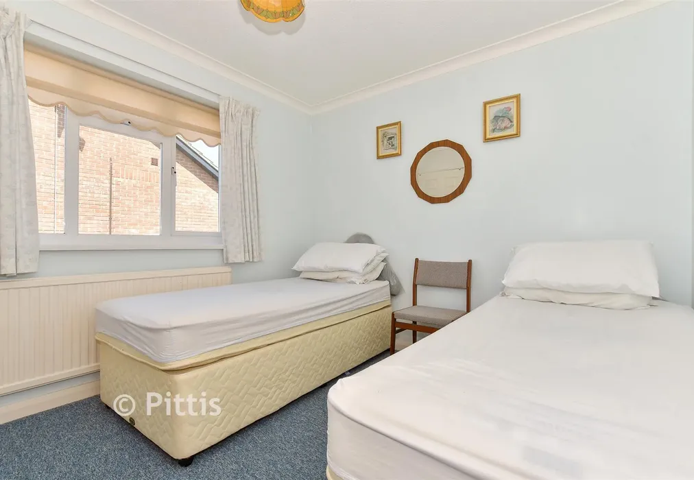 Bedroom 2 - Kestrel Close, Lake, Isle of Wight - Wards of Kent