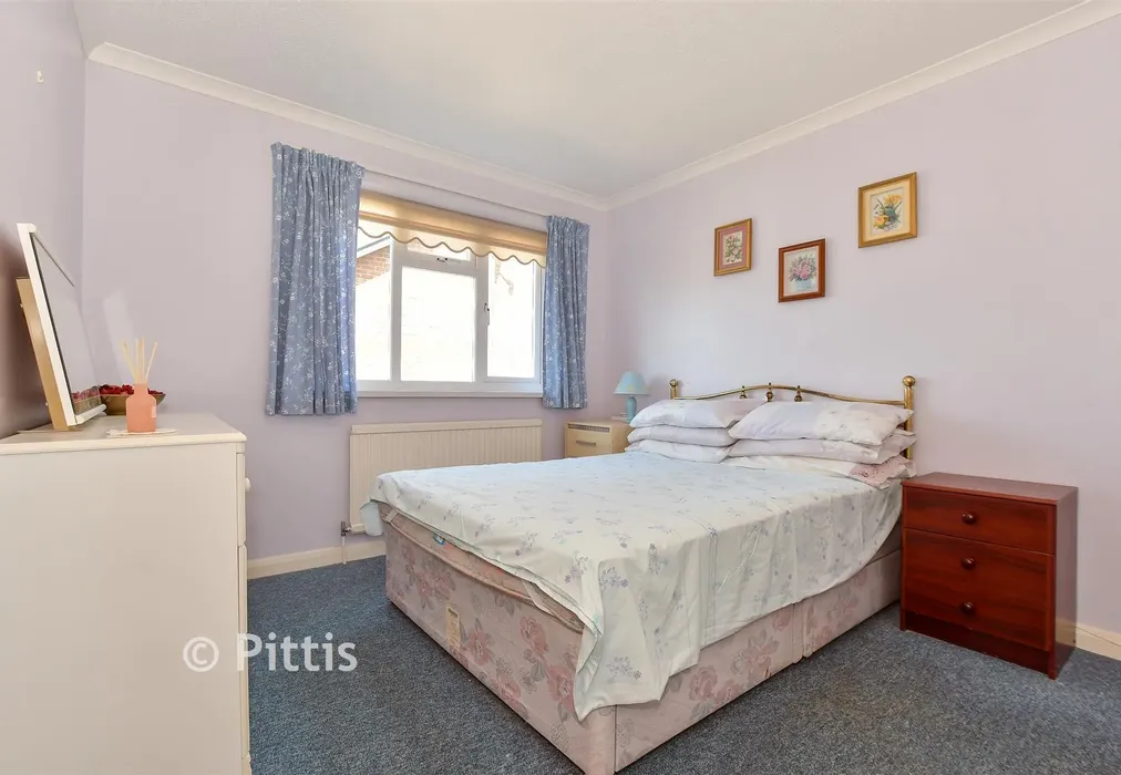 Bedroom 1 - Kestrel Close, Lake, Isle of Wight - Wards of Kent
