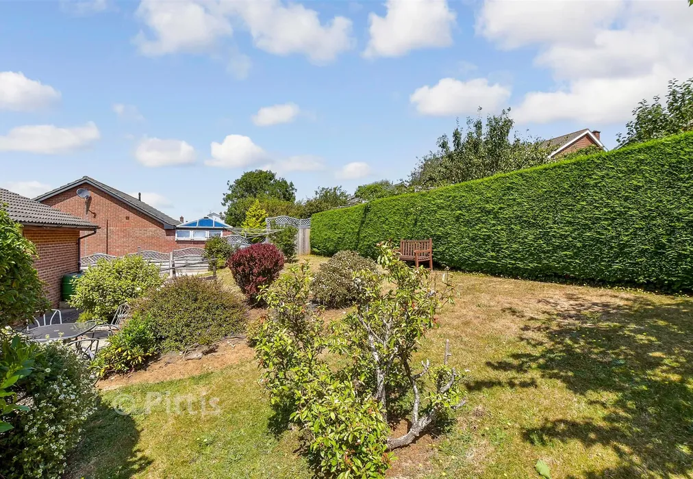 Rear Garden - Kestrel Close, Lake, Isle of Wight - Wards of Kent