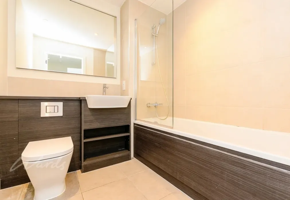 admiralty bathroom - Ocean Drive Gillingham ME7 - Wards of Kent