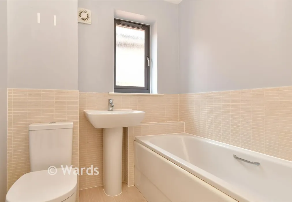 Bathroom - Bailey Drive, Castle Hill, Ebbsfleet Valley, Kent - Wards of Kent