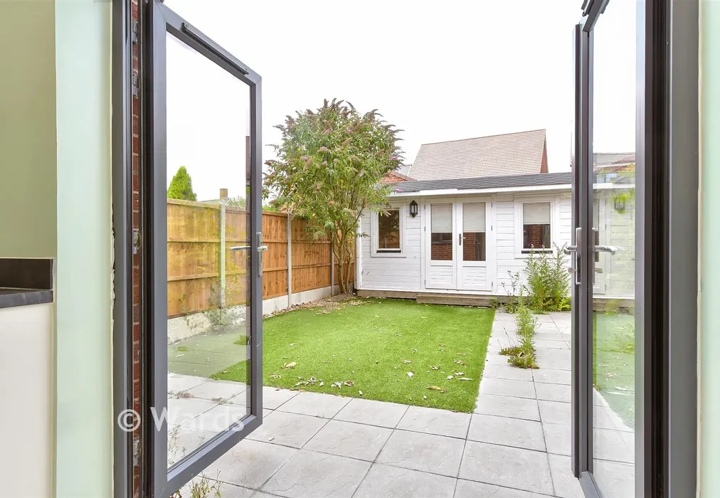 Internal Lifestyle Photograph - Bailey Drive, Castle Hill, Ebbsfleet Valley, Kent - Wards of Kent