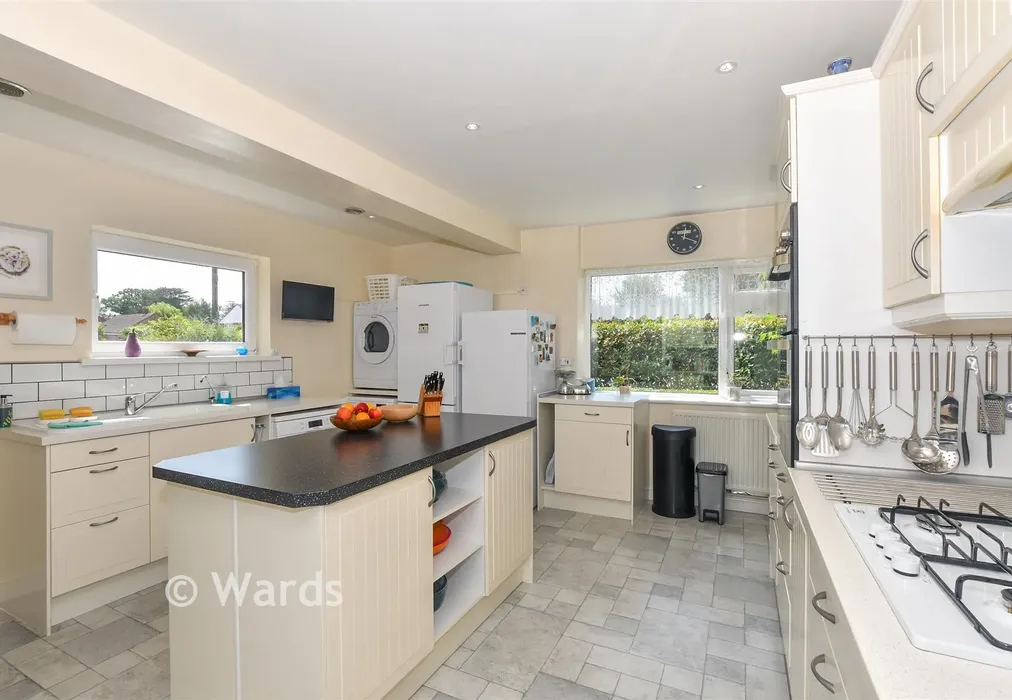 Kitchen - Coombelands, Wittersham, Kent - Wards of Kent