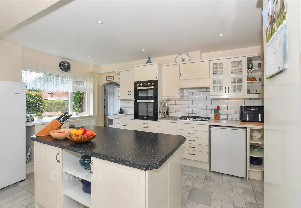 Kitchen - Coombelands, Wittersham, Kent - Wards of Kent
