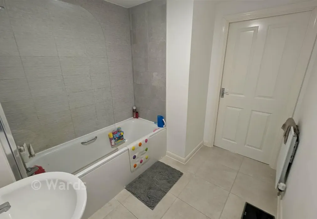 Bathroom - Windmill Crescent, Headcorn, Kent - Wards of Kent