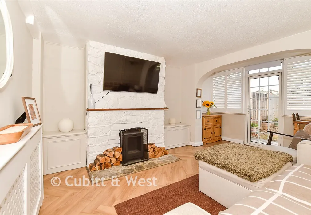 Lounge/ Diner - High Street, Uckfield, East Sussex - Wards of Kent