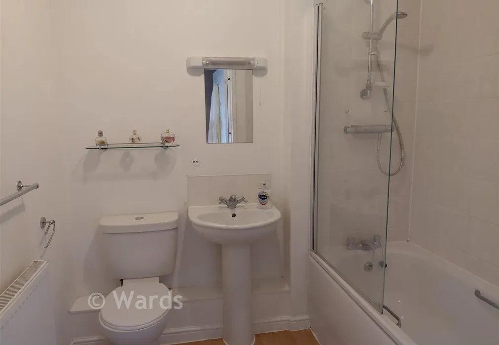 Bathroom - Broadview Close, Ashford, Kent - Wards of Kent