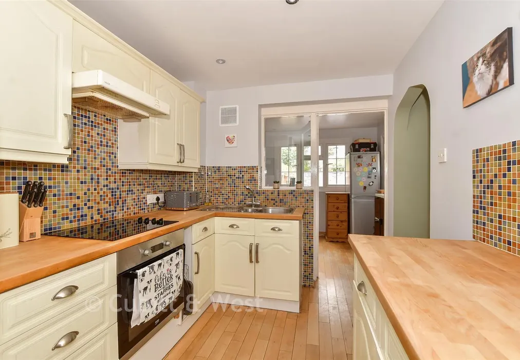 Kitchen - Corsletts Avenue, Broadbridge Heath, Horsham, West Sussex - Wards of Kent