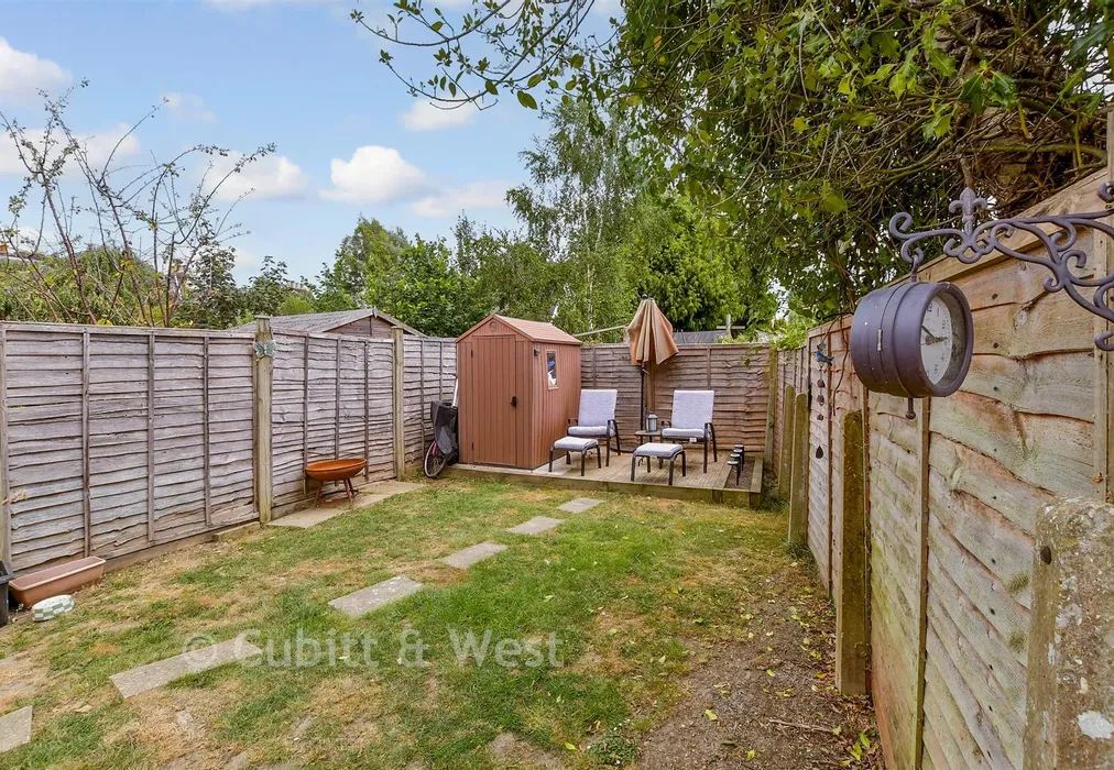 Rear Garden - Corsletts Avenue, Broadbridge Heath, Horsham, West Sussex - Wards of Kent