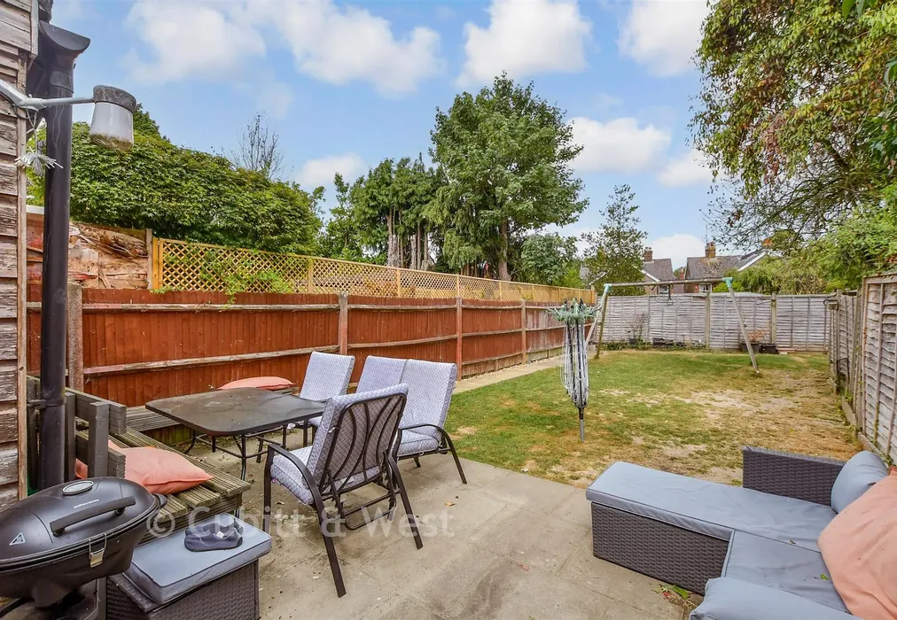 Rear Garden - Corsletts Avenue, Broadbridge Heath, Horsham, West Sussex - Wards of Kent