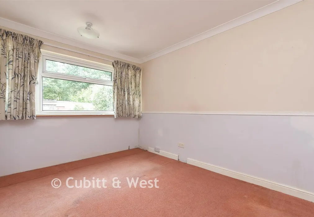 Bedroom 1 - Rough Rew, Dorking, Surrey - Wards of Kent