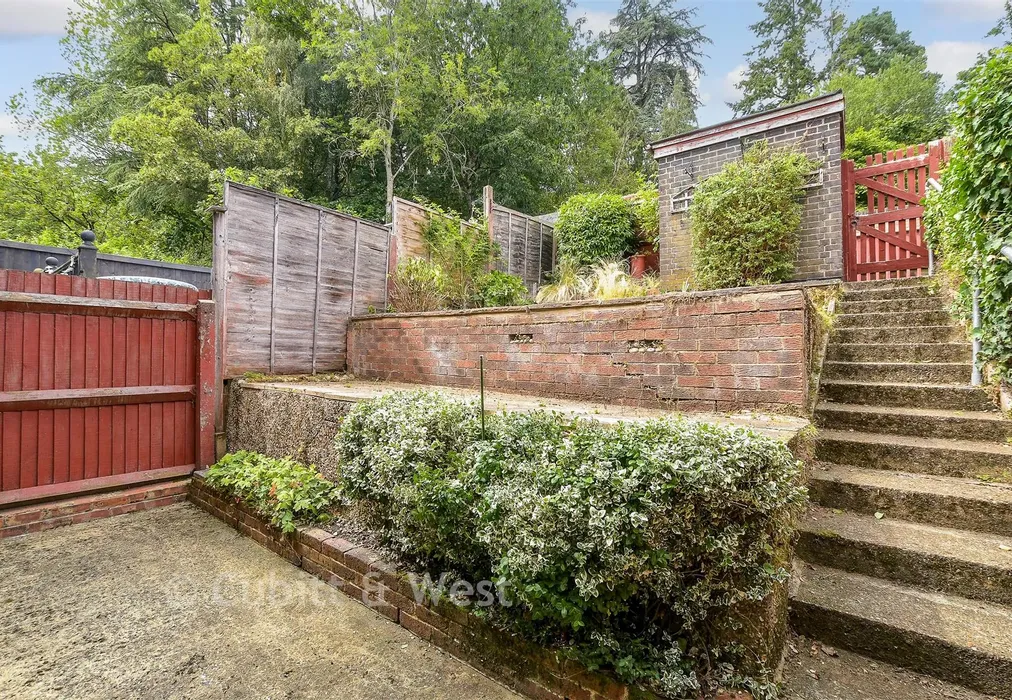 Rear Garden - Rough Rew, Dorking, Surrey - Wards of Kent