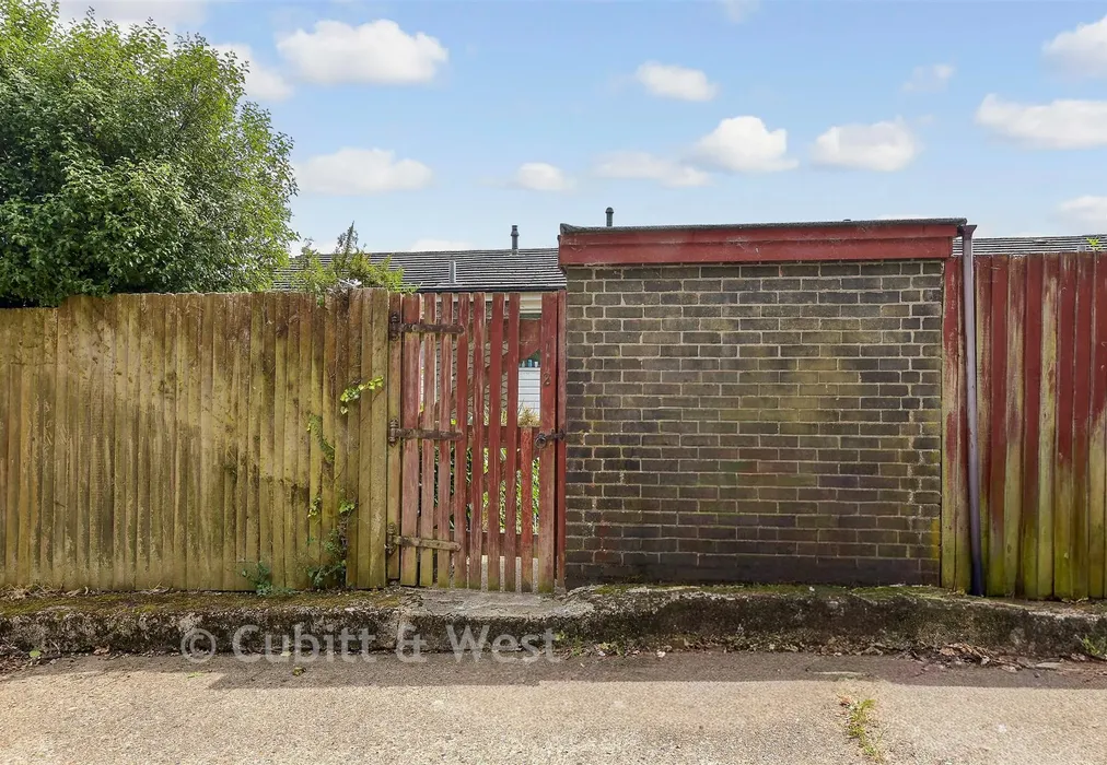External Lifestyle Photograph - Rough Rew, Dorking, Surrey - Wards of Kent