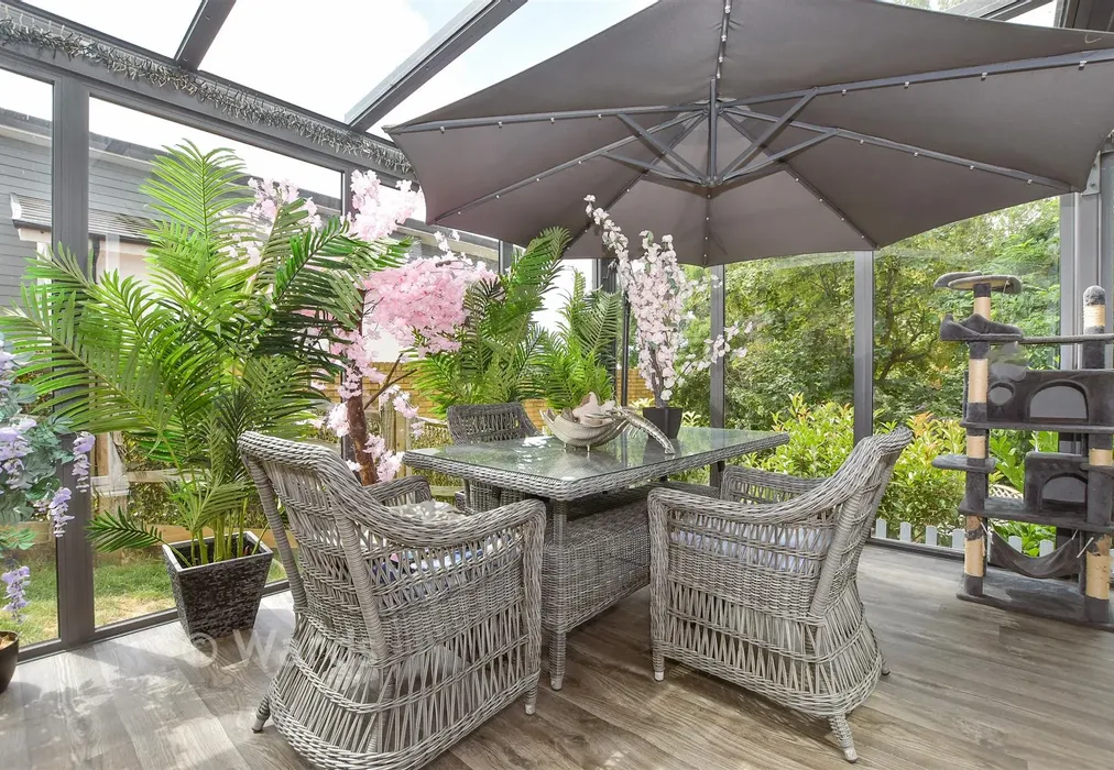 Garden Room - Moorings Reach, Maidstone, Kent - Wards of Kent