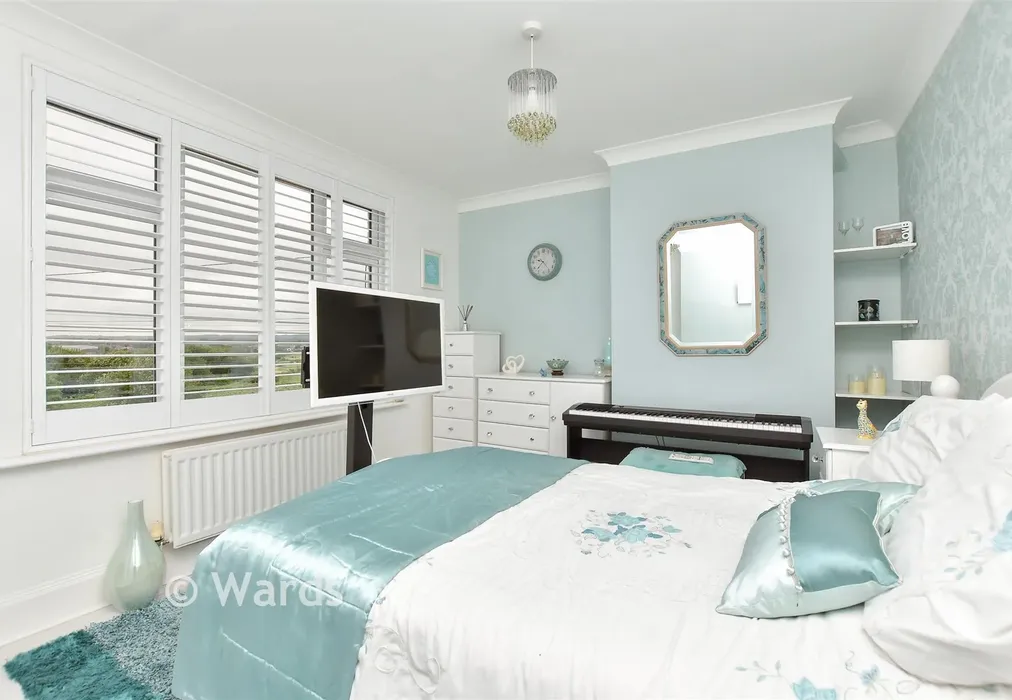 Bedroom 2 - Motney Hill, Rainham, Kent - Wards of Kent