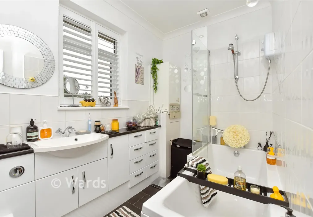 En-Suite Bathroom - Motney Hill, Rainham, Kent - Wards of Kent