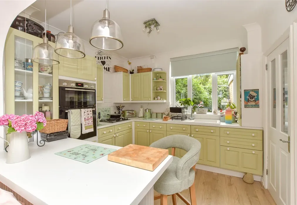 Kitchen - Motney Hill, Rainham, Kent - Wards of Kent