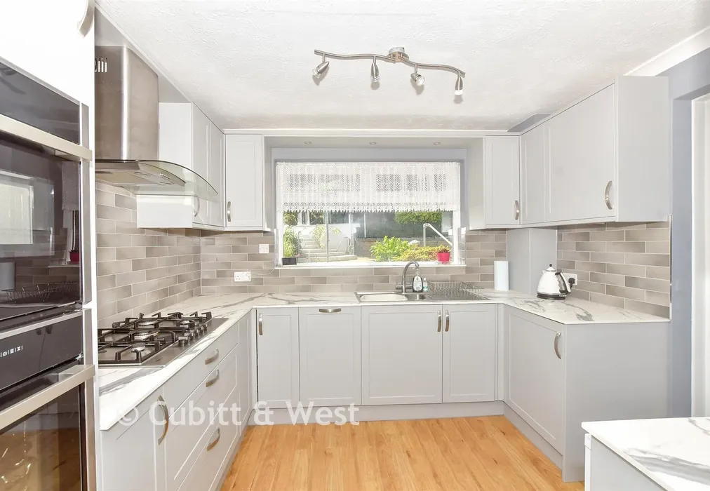 Kitchen - Chilsdown Way, Waterlooville, Hampshire - Wards of Kent